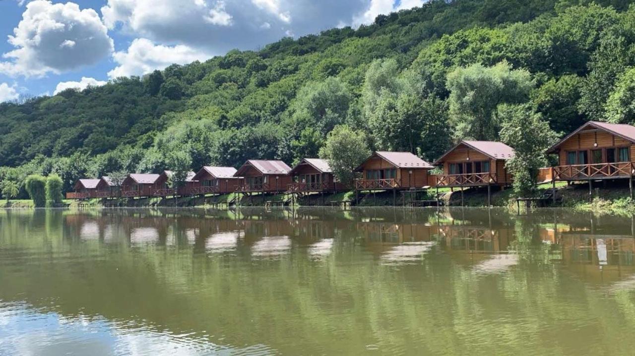 Вилла Рекреаційний комплекс  Будинок рибака Сатанов Экстерьер фото